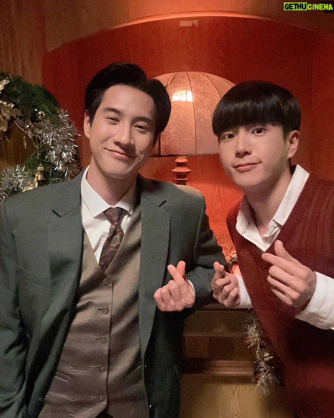 Chanon Santinatornkul Instagram - คุณใหญ่พามางานคิดตะมาดคืนนี้ 😆🎄 K'Yai took me to a Christmas party tonight 😆🎄 22.15 ช่อง ONE31 หรือ YOUKU 23.30 uncut version ที่ YOUKU เท่านั้น! 🤩 #หอมกลิ่นความรัก #ifeelyoulingerintheair