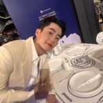 Chanon Santinatornkul Instagram - บ้านที่หลับสบายเป็นยังไง อยากรู้มาที่นี่เลยครับ🤩 สามารถร่วมค้นหาบ้านในฝันที่จะให้ทุกคนในครอบครัวหลับสบายกับนิทรรศการ “Home Fill-in Interactive Exhibition” by Sammakorn X Eyedropper Fill จัดขึ้นที่ Siam Center Zone : Atrium 1 ชั้น G วันนี้ถึง 16 ม.ค. @sammakorn #สัมมากร #sammakorn #eyedropperfill #บ้านที่หลับสบาย #HomeFillin #SammakornXEyedropperFill