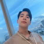 Chanon Santinatornkul Instagram - ฝากด้วยนะครับ #ร้อยบอร์ดเกมส์ออฟฟิศ เอ้ย #ร้อยเล่มเกมส์ออฟฟิศ 😂 คืนนึ้ตอนสุดท้าย เวลา 0.01น. ทาง PRIME VIDEO ครับ 🍀❤️ #theofficegames final episodes tonight at prime video!! 🍀❤️