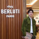 Chanon Santinatornkul Instagram - The crafted lover 🤎 @berluti แบรนด์รองเท้าและเครื่องหนังสำหรับสุภาพบุรุษระดับโลกสัญชาติฝรั่งเศส สามารถมาเลือกชมสินค้าได้ที่บูติคหรูแห่งใหม่ใจกลางเมือง ณ สยามพารากอน พร้อมอวดโฉมเครื่องหนังดีไซน์ล่าสุดในคอลเลกชั่นต้อนรับสปริงซัมเมอร์ 2024 ที่เน้นการนำเสนอสีสันอันโดดเด่นด้วยการพาทิน่า (Patina) ลงบนเครื่องหนังในเฉดสีใหม่ๆ ที่ได้รับแรงบันดาลใจมาจากสีสันของธรรมชาติ รังสรรค์บนเครื่องหนังดีไซน์สวย #Berluti #BerlutiThailand