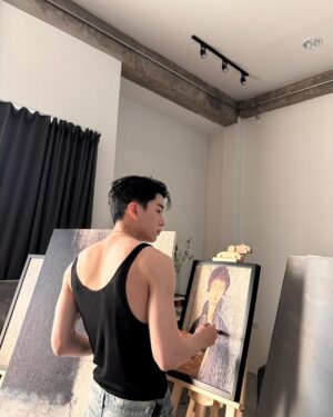 Chanon Santinatornkul Instagram - วาดลมไปเรื่อย 😂😬
Paint the world full of you 🤩