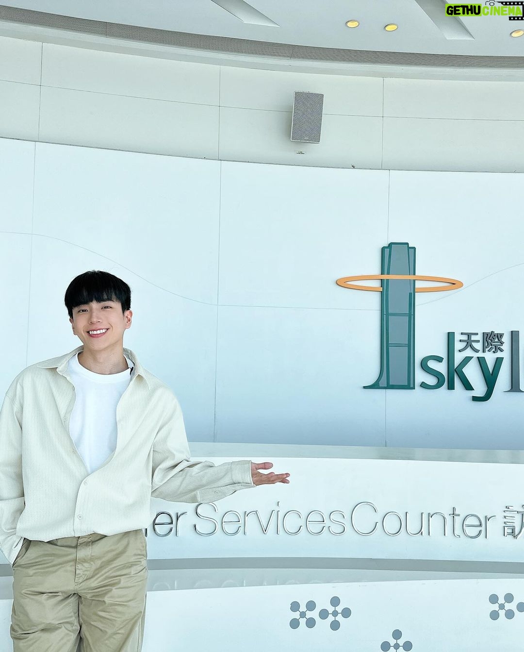Chanon Santinatornkul Instagram - One superrrrrr quality day at the highest place in HK 🤩❤️ @sky100hk ถึงเวลาเที่ยวจะน้อย แต่ก็เป็นทริปที่ประทับใจสุดๆ กินอิ่ม วิวสวย ครบจบในที่เดียวเลยที่ @sky100hk ฮะะะ 🤩 Sky100 - Hong Kong's Observation Deck