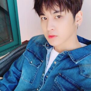 Chanwoo Instagram - 브이앱 공약 사진🙂