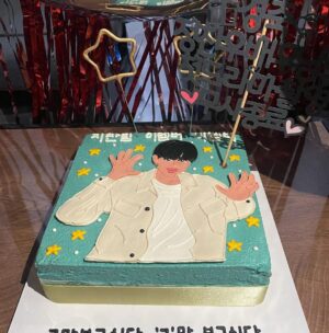 Chanwoo Instagram - #오싹한동거 
오늘 마지막 촬영 끝났습니다!! 우리 스태프분들이 깜짝파티도 해주셨습니다!🥺 앞으로도 열심히 하겠습니다 감사합니다🥰