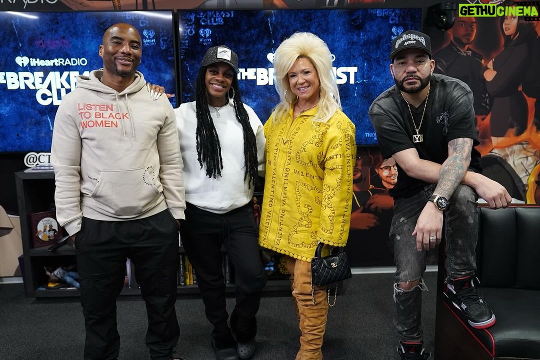 Charlamagne Tha God Instagram - The Long Island Medium @theresacaputo on @breakfastclubam this morning……