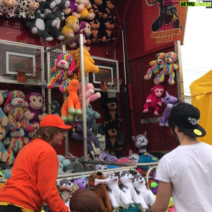 Charles White Jr. Instagram - I’m good at the basketball carnival game