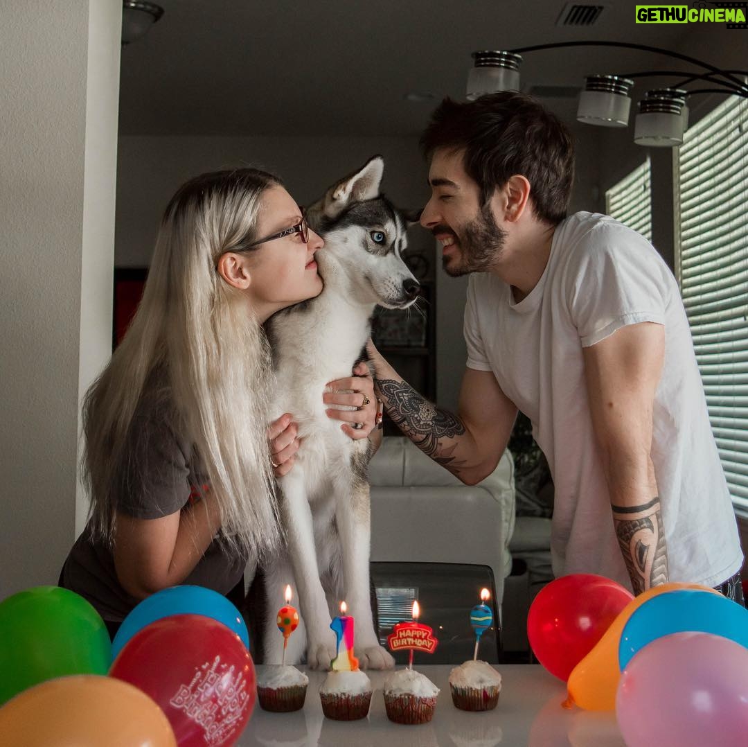 Charles White Jr. Instagram - Today is my dog’s birthday