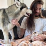 Charles White Jr. Instagram - The dogs love the cat