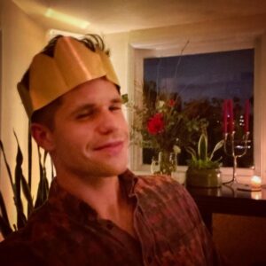 Charlie Carver Instagram - happy holidays ♥️