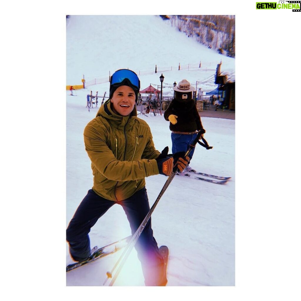 Charlie Carver Instagram - get you a man that can do both: 🔥🐻🎿 @u.s.forestservice Vail, Colorado