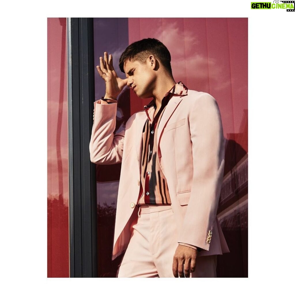 Charlie Carver Instagram - fun, socially distanced day out & about in London w/ @schonmagazine 🕶 link in bio to our full convo about #ratched #boysintheband and 2020 Photography: @bobbyharps Styling: @hollyevawhite Grooming: @petransellge Words: @thesandakin East London