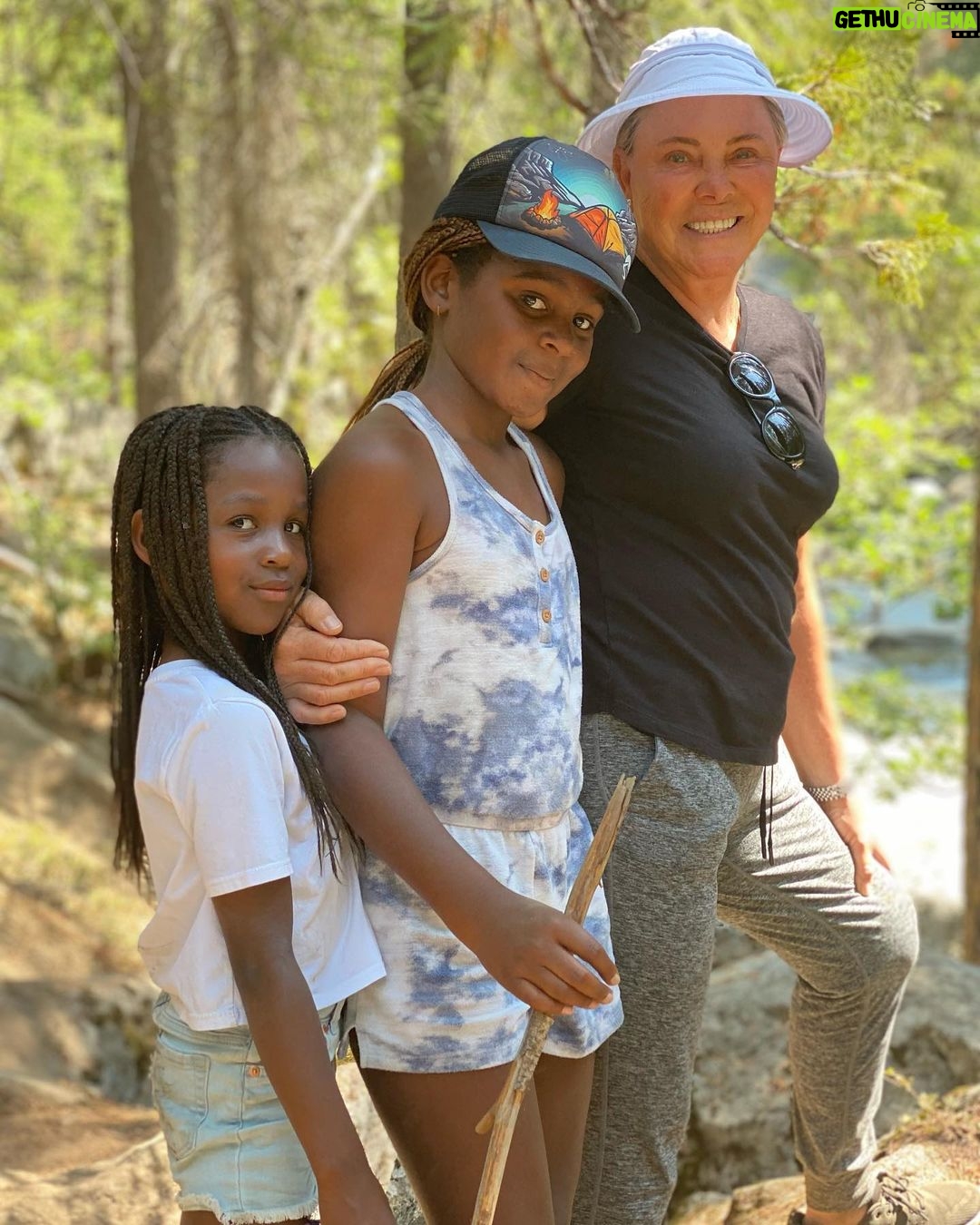 Charlize Theron Instagram - Today is my moms birthday. I wanted to share her with all of you because anyone who knows her, knows how utterly awesome it’s is to stand in her sunlight. She TRULY is life. She laughs louder than anyone I’ve ever met. She’s a great tennis player/golfer/hiker AND a gifted shit talker! She’s direct, she’s honest, she funny, and she’ll tell you how it is anytime of the day! Ma, ek lief jou oor die maan 🌝
