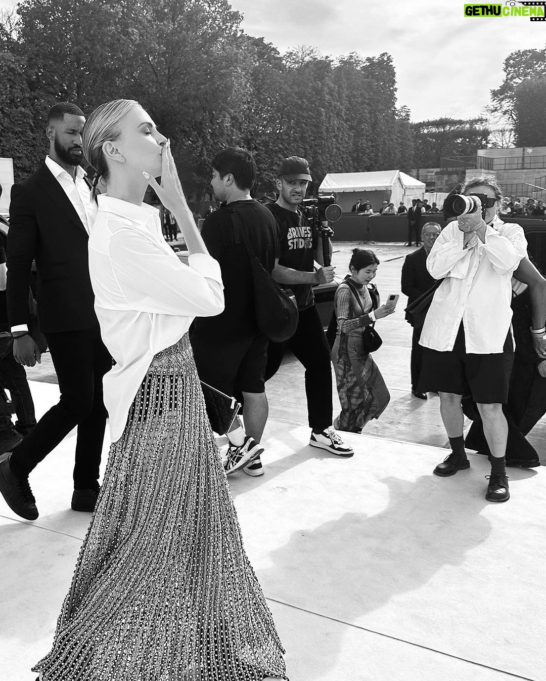 Charlize Theron Instagram - Ready to runway. Another stunning @dior show in Paris. 💋 Paris, France
