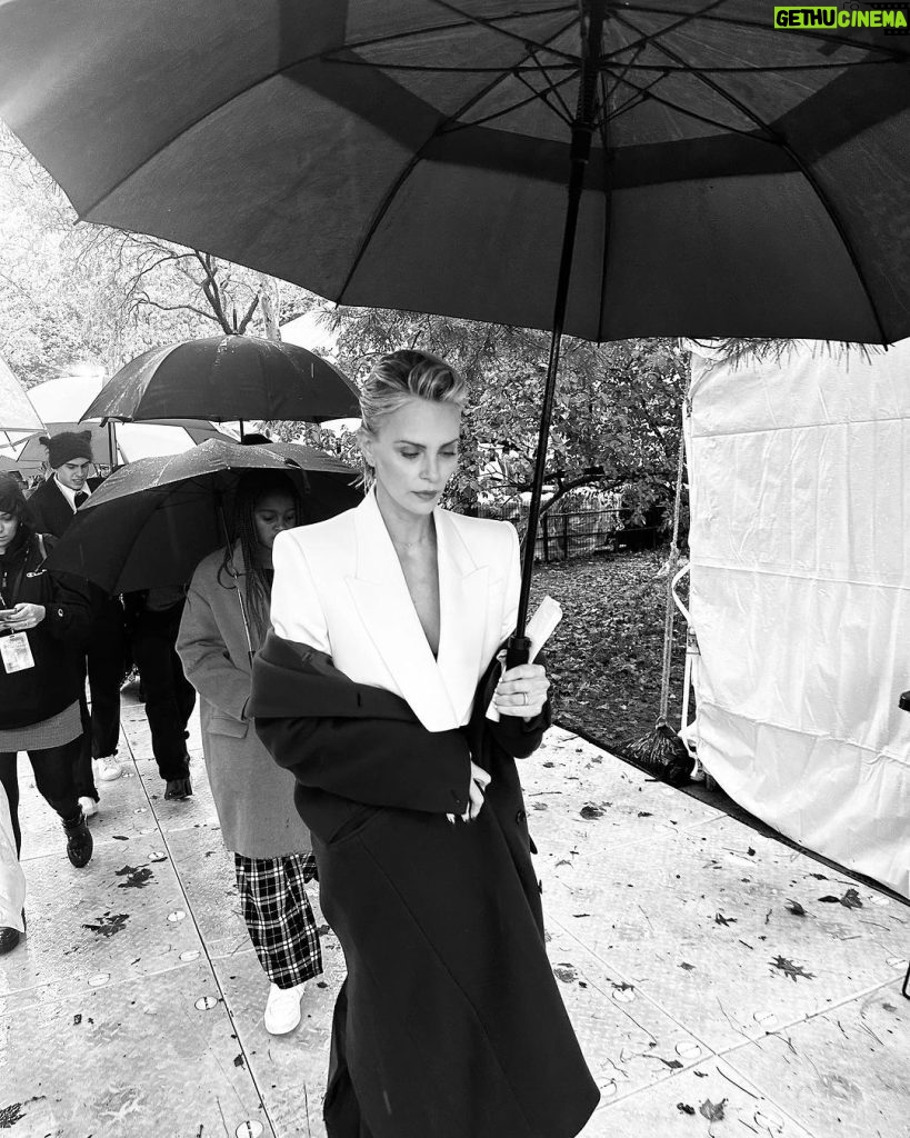 Charlize Theron Instagram - Rain or shine! Nothing can stop the amazing crowd and advocates at the #GlobalCitizenFestival. Loved being a part of this epic event in support of global health and reproductive rights Central Park, New York