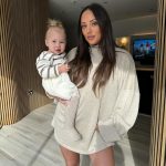 Charlotte Crosby Instagram - In our beigey boujee and beautiful era 😍👧🏼 did we smash it tho?! You know I’ve been waiting for this colour coordinated moment ALL MY LIFE 🤣🤣😂😂😭😭 Alba is wearing all Zara! And I’ve got @peppergirlsclub oversize jumper dress on 😍😍 THERES A FULL RESTOCK TONIGHT AT 6PM 🥲 and in more size selections 🙌🏼🙌🏼🙌🏼