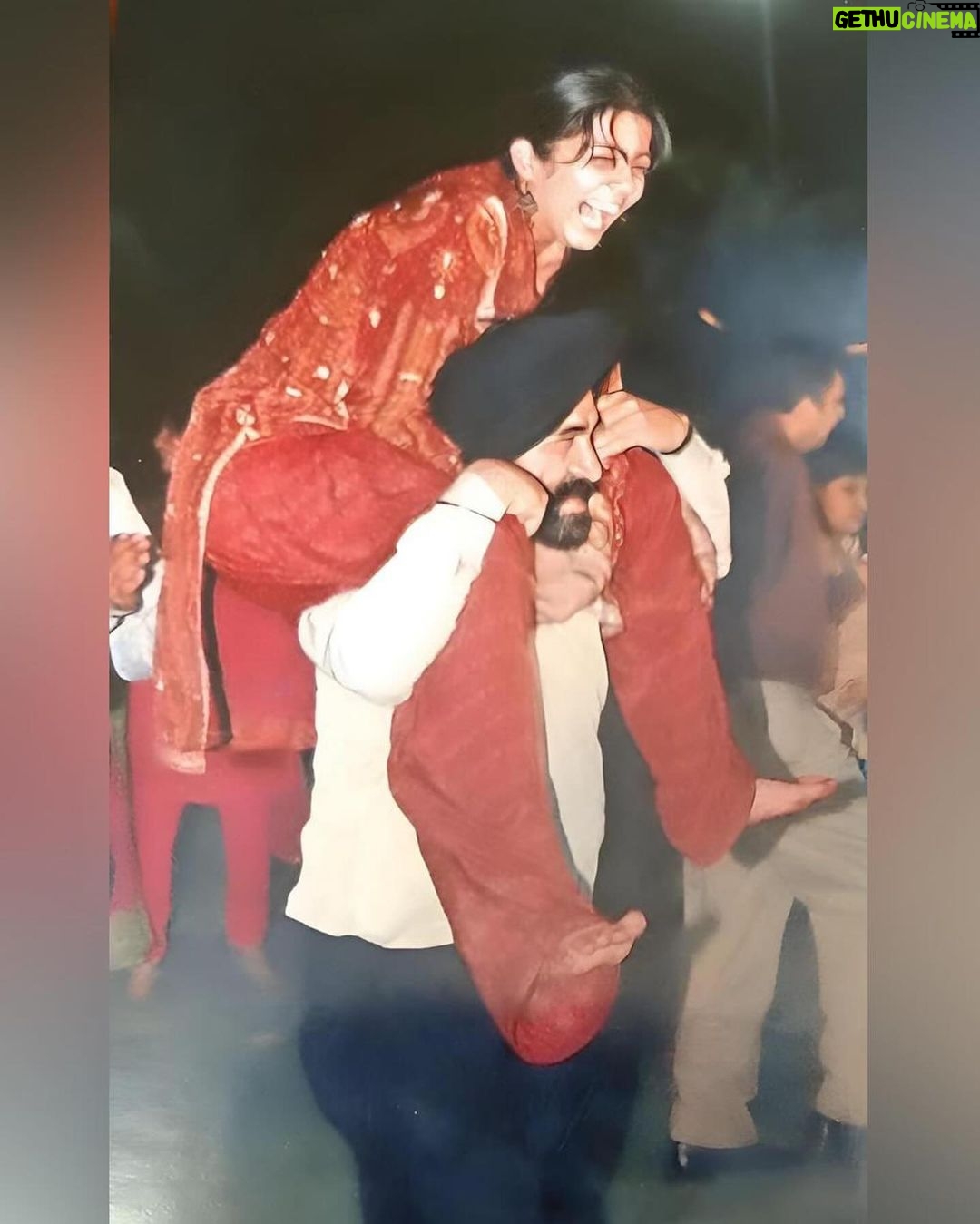 Charmy Kaur Instagram - Extremely shocked to hear this sudden news of our extremely strong family member Kakki uncle .. life is surely unpredictable.. we miss u immensely already .. Pinky massi , swedel, nicey and Kenny , pls stay strong .. sending u lots strength n prayers .. PS pic 2 , it was clicked one day ago , extremely happy n healthy with his family 😒 #RIP uncle ji
