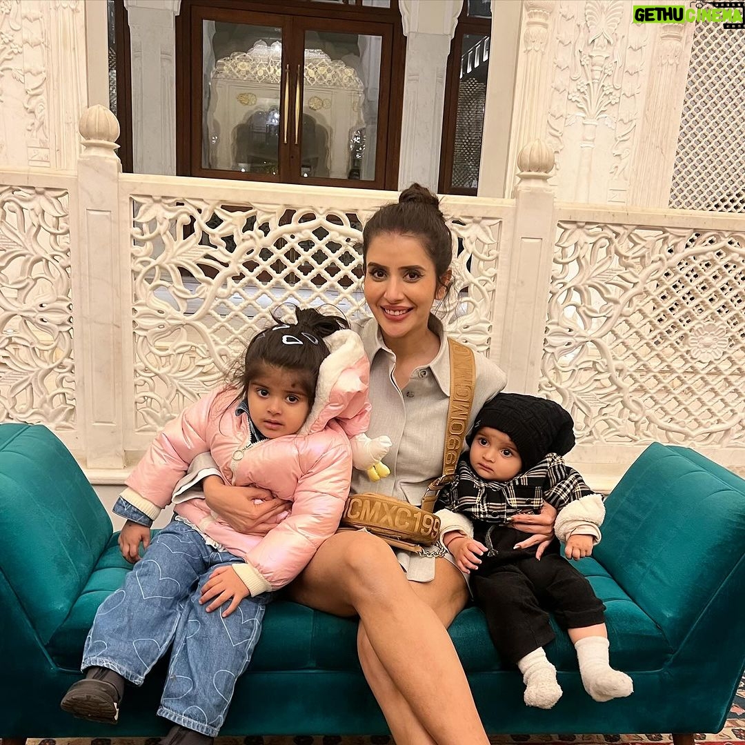 Charu Asopa Instagram - Happiness is when you are with your loved ones. Special thanks to Ziana and Krishna for making it more special.❤️🧿🤗 #birthdaypost