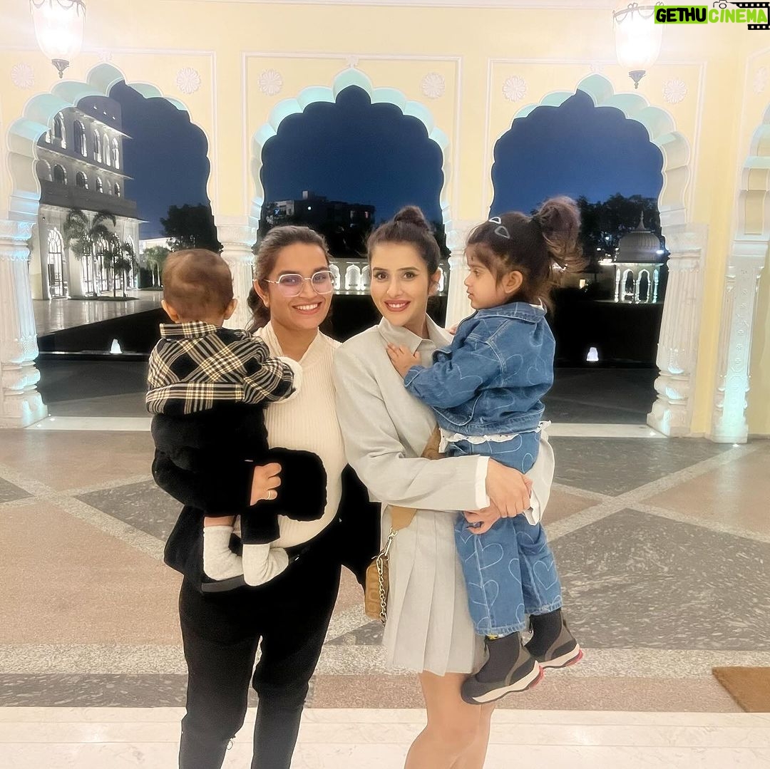 Charu Asopa Instagram - Happiness is when you are with your loved ones. Special thanks to Ziana and Krishna for making it more special.❤️🧿🤗 #birthdaypost
