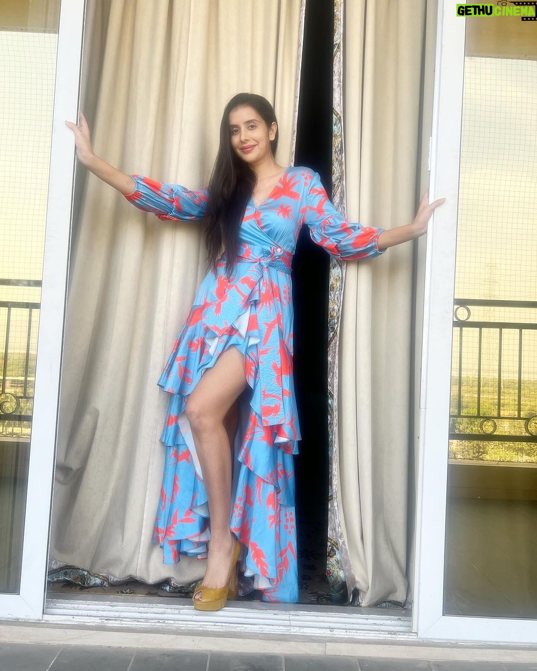 Charu Asopa Instagram - Happiness is fitting into your old dress😅🫣☺️