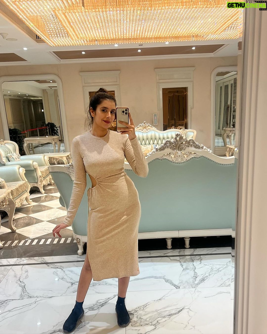 Charu Asopa Instagram - Posing after a long time 🫶🏻☺️ #backonthegram 😉 #timeforacomeback 🤩