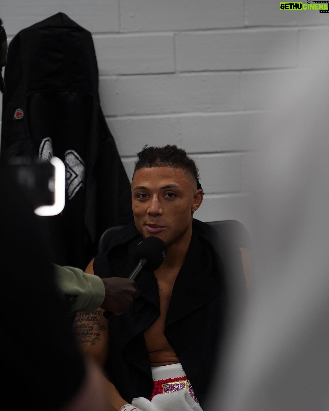 Chase De Moor Instagram - The people know who their champion is. @misfitsboxing thankful.