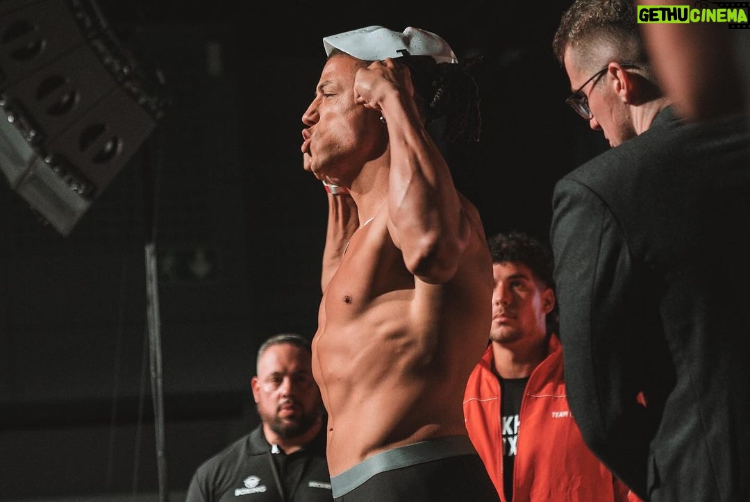Chase De Moor Instagram - Build type: Absolute unit. Fight day, LIVE ON DAZN PPV link in bio 🤜🏽🐐
