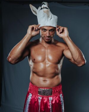 Chase De Moor Instagram - Swipe for a surprise 🎭

#XSeries10 | #KSIFury | #PaulDanis | October 14, buy the PPV now at DAZN.com
