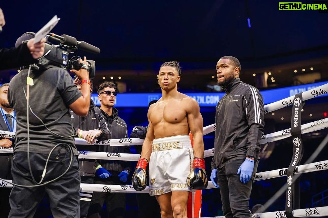 Chase De Moor Instagram - Not on my worst day. Heavyweight Boxing