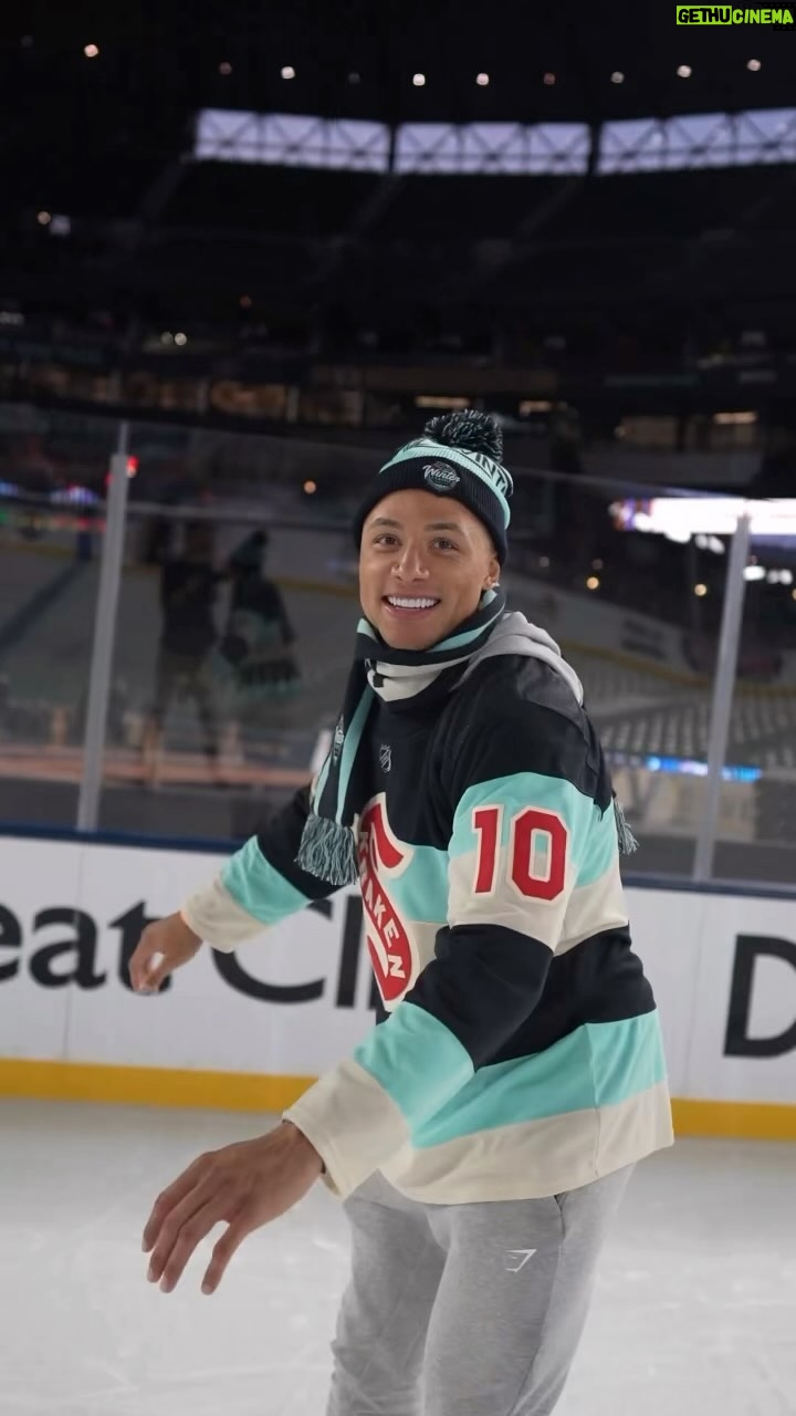 Chase De Moor Instagram - Im not a hockey player, I never claimed to be a hockey player.