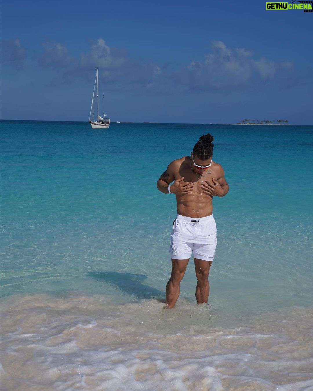 Chase De Moor Instagram - Always liked rocks in the shape of sand anyways…🏖️🏝️🏖️
