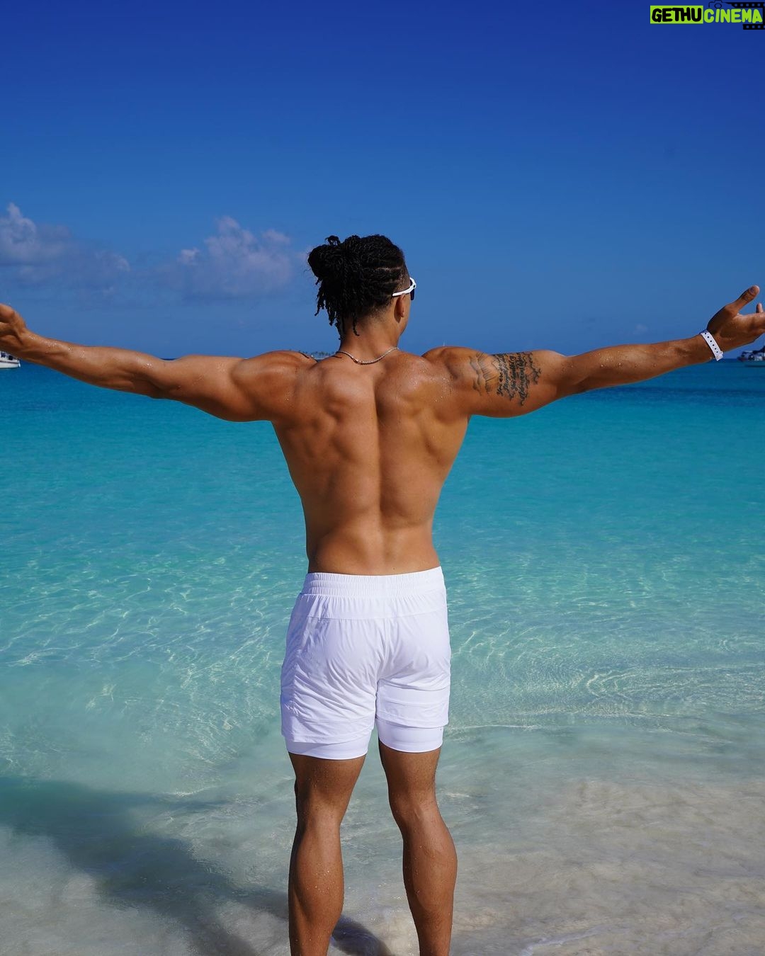 Chase De Moor Instagram - Always liked rocks in the shape of sand anyways…🏖️🏝️🏖️
