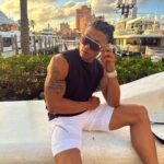 Chase De Moor Instagram - Unbothered on a beach somewhere 🌊☀️🏝🏖⛱