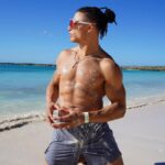 Chase De Moor Instagram - Chase & the beach 🏖️☀️🌊 - - - - - - #travel #bahamas #sunset #beach #love #2023 #explore Nassau Bahamas
