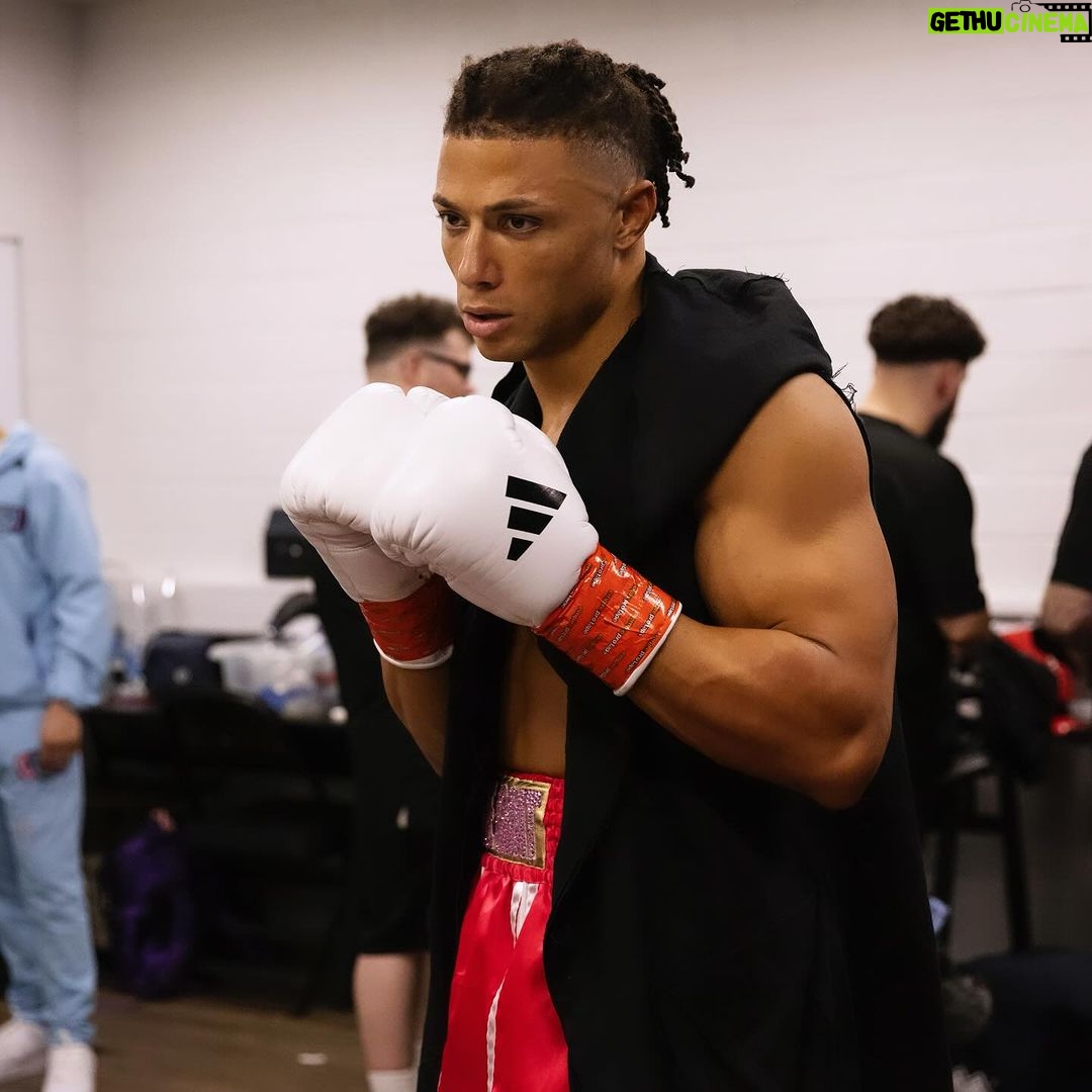 Chase De Moor Instagram - Master Yoda once said “Win inside the mind, you must.” @misfitsboxing Manchester, United Kingdom