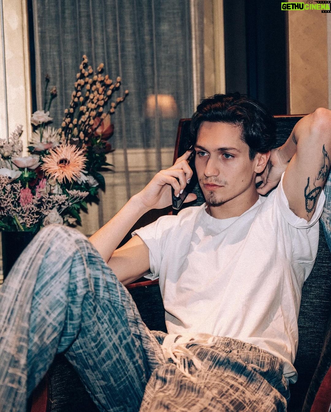 Chase Hudson - 166.1K Likes - museum date🕯️