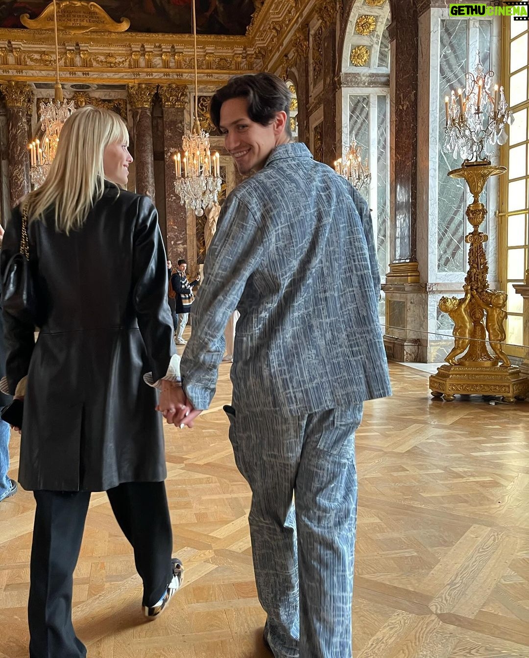 Chase Hudson - 166.1K Likes - museum date🕯️