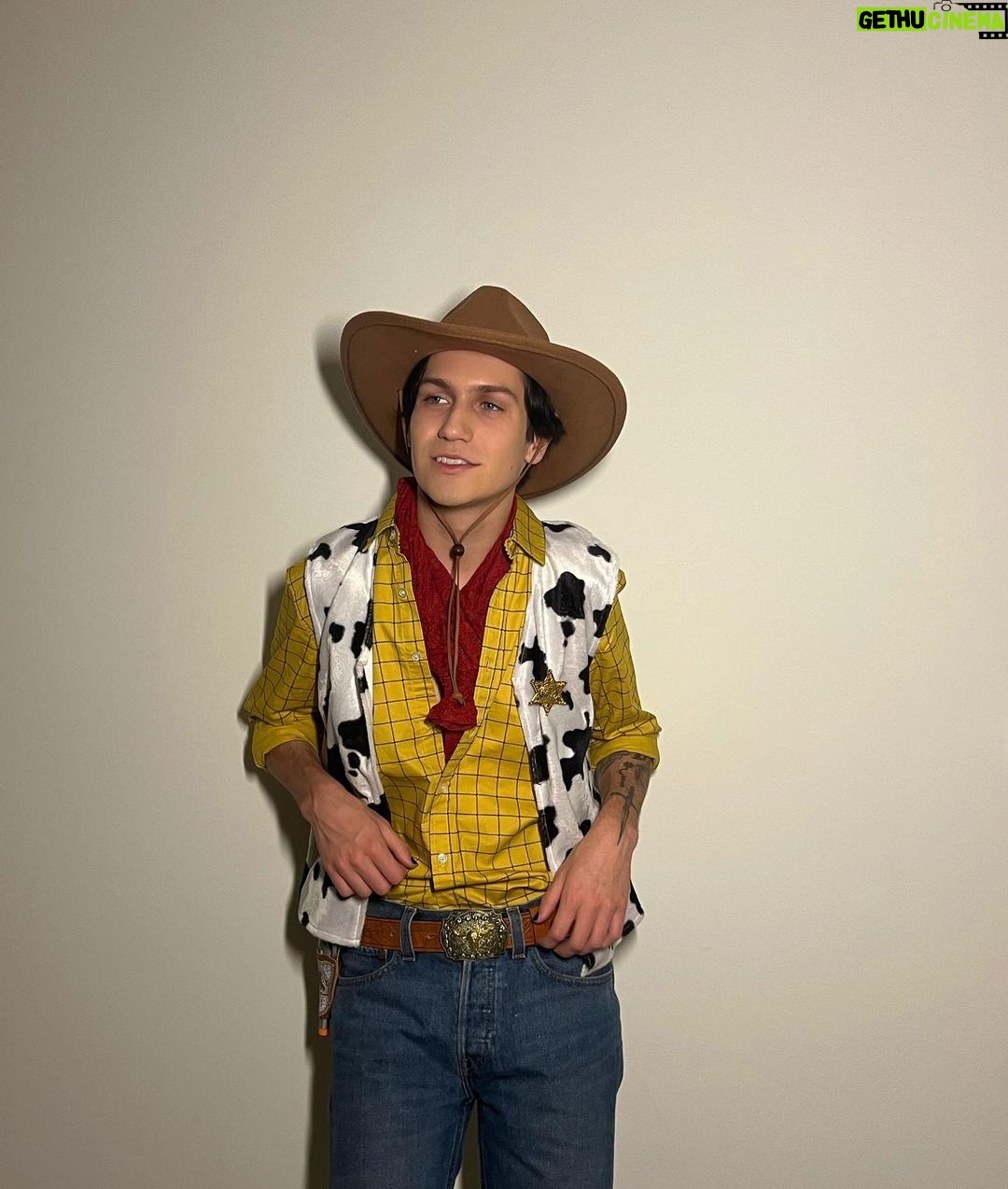 Chase Hudson - 188.2K Likes - there’s a snake in my boot
