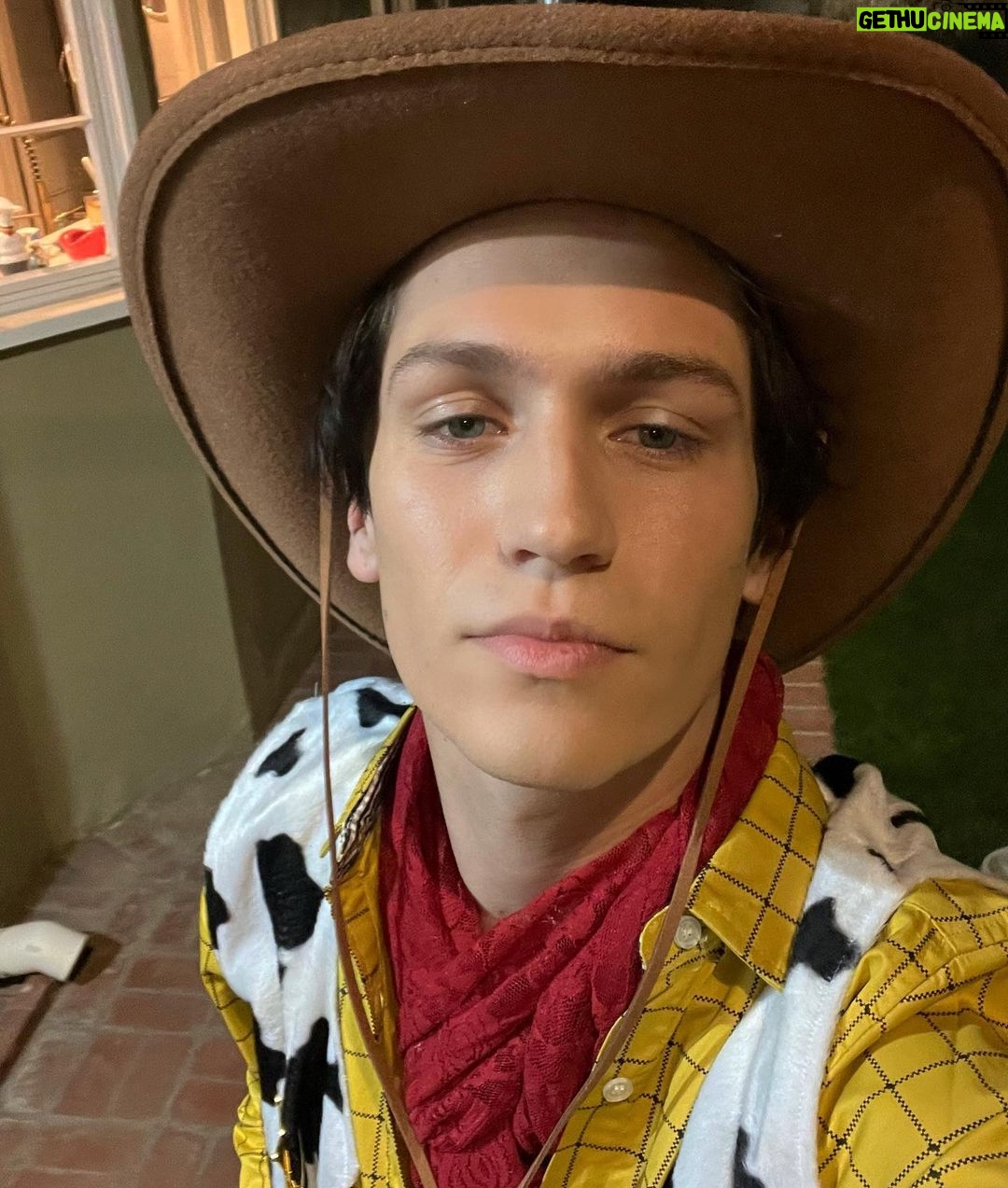 Chase Hudson - 188.2K Likes - there’s a snake in my boot