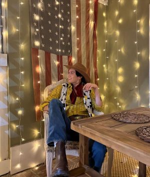 Chase Hudson Instagram - there’s a snake in my boot