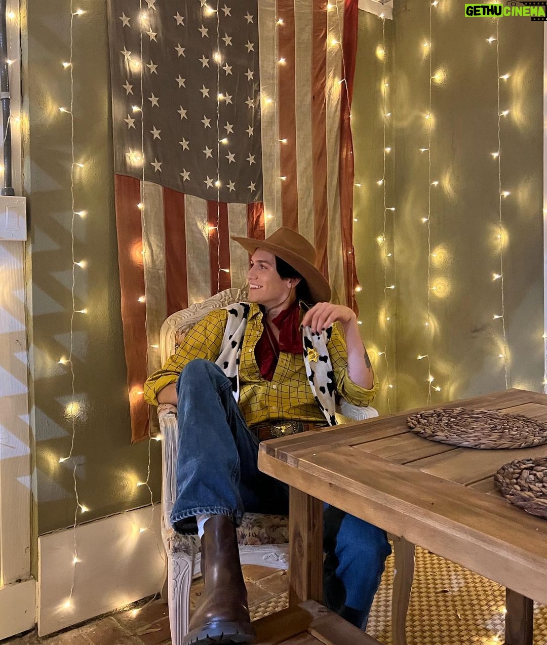 Chase Hudson - 188.2K Likes - there’s a snake in my boot