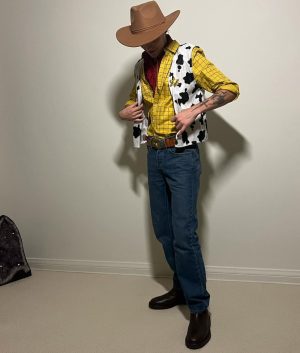 Chase Hudson Instagram - there’s a snake in my boot