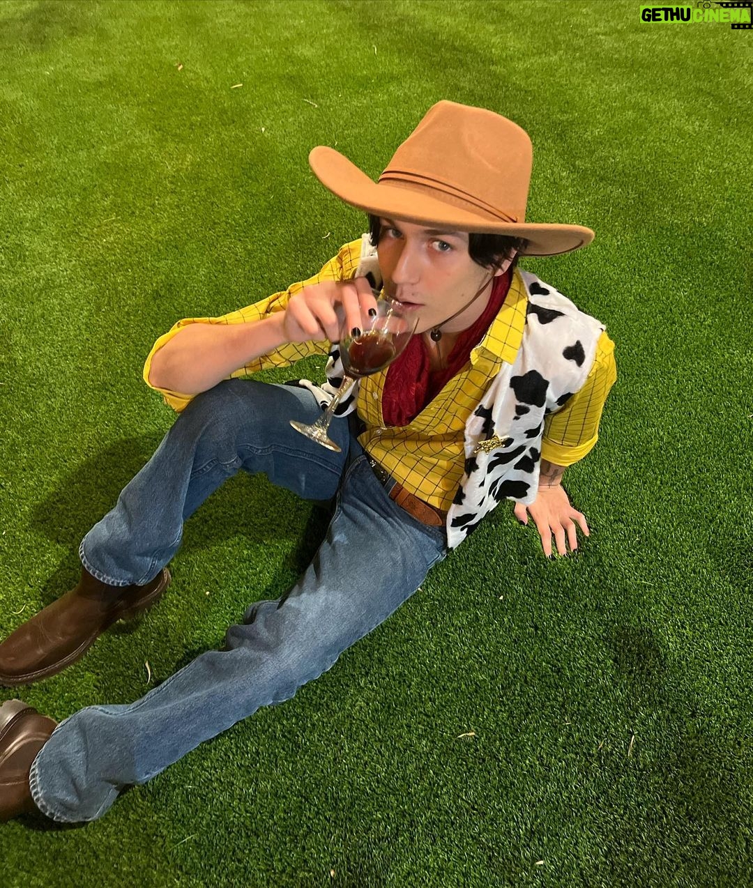 Chase Hudson - 188.2K Likes - there’s a snake in my boot