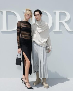 Chase Hudson Instagram - the city of love⛲️

@dior
@diorbeauty
#diorsummer24
#sauvage