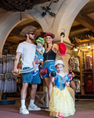 Chay Suede Instagram - A gente já tá com saudade. 

@disneyworld.brasil 

💘