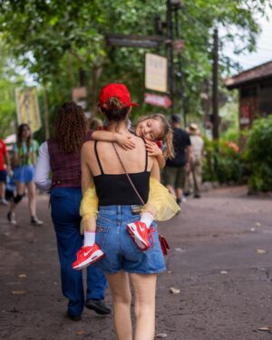 Chay Suede Instagram - A gente já tá com saudade. 

@disneyworld.brasil 

💘