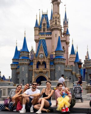 Chay Suede Instagram - A gente já tá com saudade. 

@disneyworld.brasil 

💘
