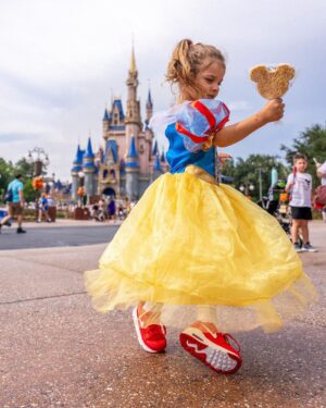Chay Suede Instagram - A gente já tá com saudade. 

@disneyworld.brasil 

💘