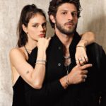Chay Suede Instagram - Minha turma, é com o maior prazer que apresento a nova coleção da @tiffanyandco : LOCK. Ela celebra os laços pessoais que estabelecemos com quem amamos, e o quanto eles reverberam sobre nossa própria identidade. Eu e @neivalaura amamos. Corre lá nos stories pra conferir :)) #TiffanyLock #publicidade