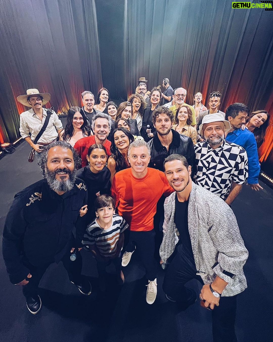 Chay Suede Instagram - Hoje no @domingao :))