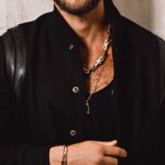 Chay Suede Instagram – Minha turma, é com o maior prazer que apresento a nova coleção da @tiffanyandco : LOCK. 

Ela celebra os laços pessoais que estabelecemos com quem amamos, e o quanto eles reverberam sobre nossa própria identidade. 

Eu e @neivalaura amamos.

Corre lá nos stories pra conferir :))

#TiffanyLock #publicidade